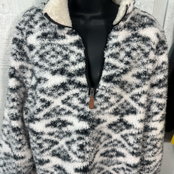Lucky Find Black and White Sherpa Pullover Size Large EUC - Picture 4 of 7